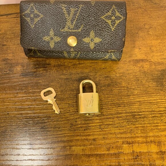 Louis Vuitton Lock and Key - Picture 2 of 6